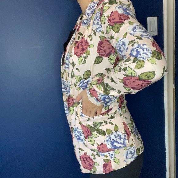 Aritzia Talula brand floral blazer - Picture 7 of 7
